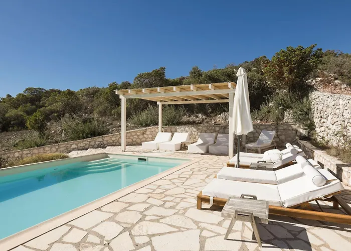 Urania Luxury Geofos Pondi